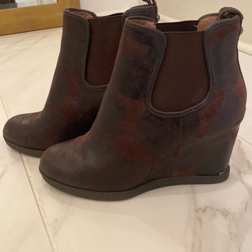 Donald J Pliner Dillon Booties Size 9.5